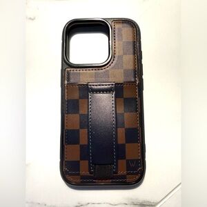 WALLI Leather-Style Brown Checkered Phone Case Hand Strap iPhone 16 Pro